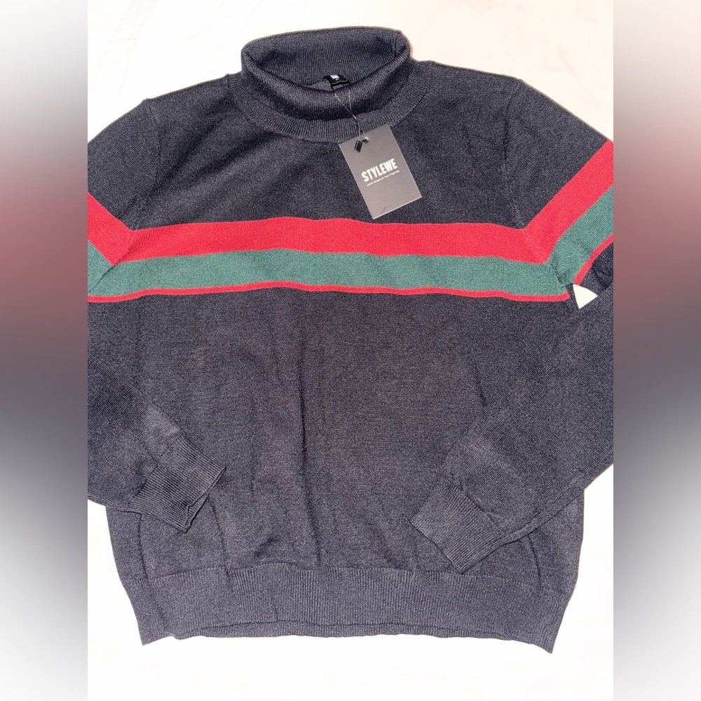 STYLEWE Dark Gray Turtleneck Sweater with Red and Green Stripes
